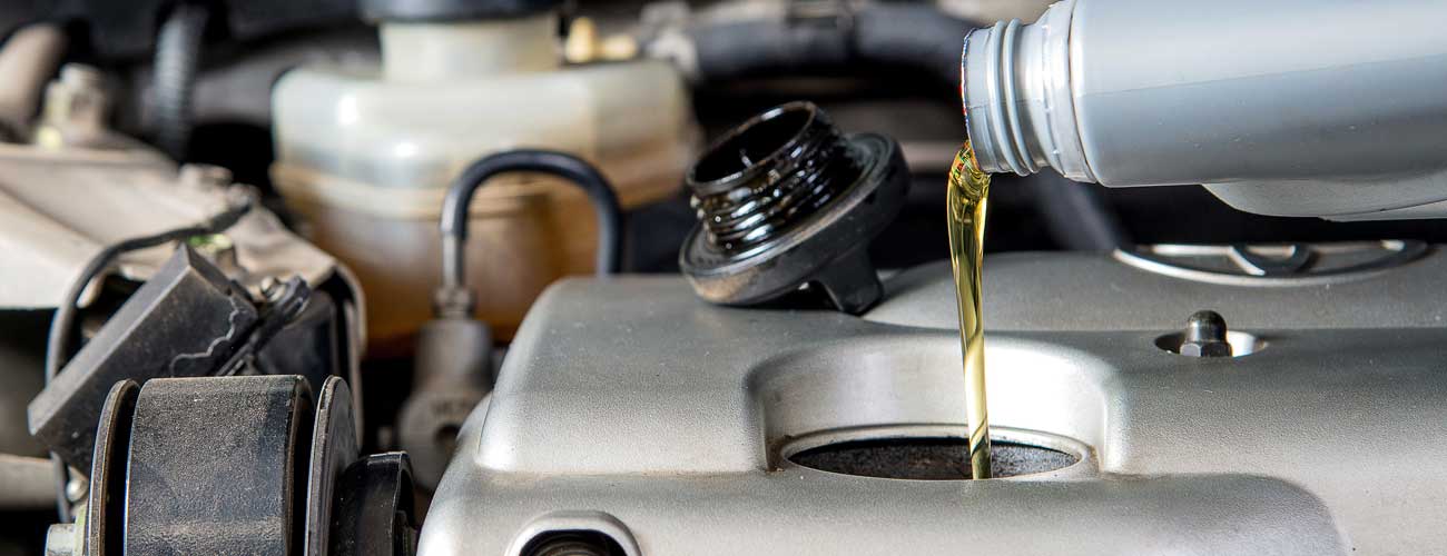 Topping up engine oil