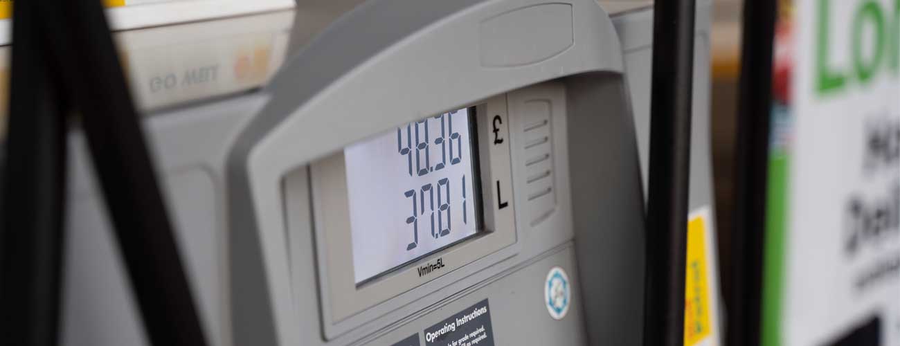 Petrol pump showing price in British sterling and fuel amount in litres